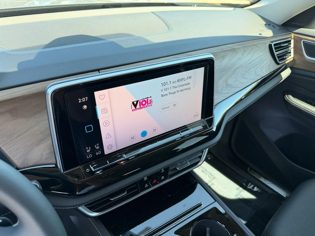 New 2026 Pure Gray Volkswagen 2.0T SE w/Technology image 21