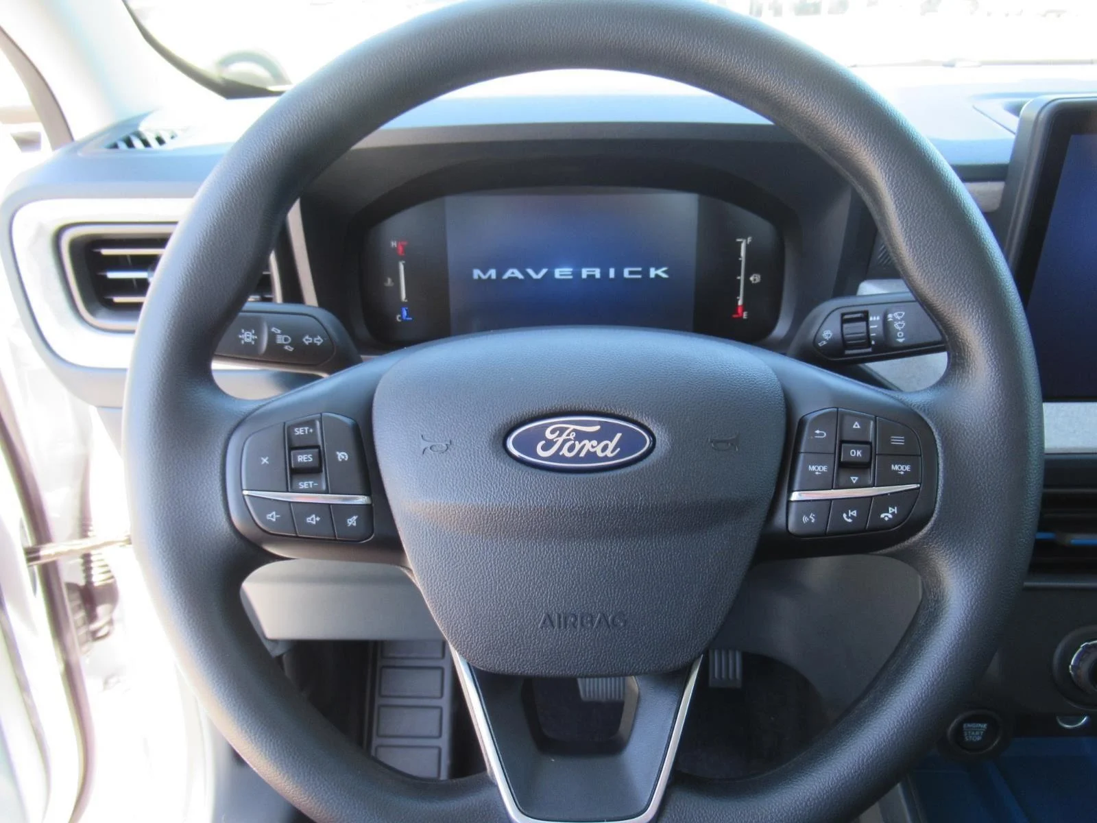 New 2026 Oxford White Ford XLT image 24