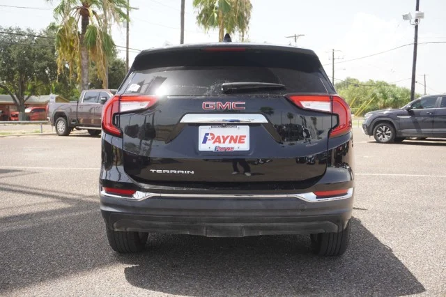Used 2022  GMC SLT image 8
