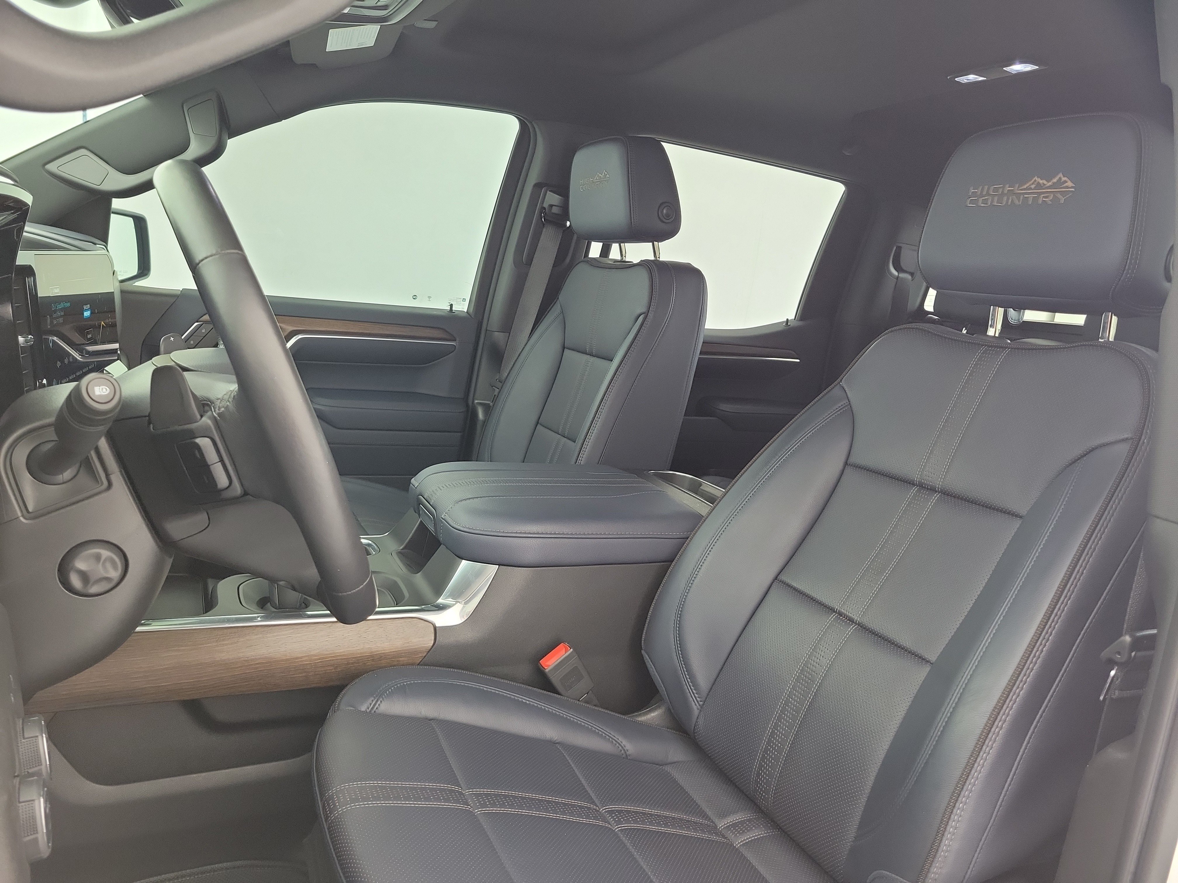 Used 2023 Iridescent Pearl Tricoat Chevrolet High Country image 17