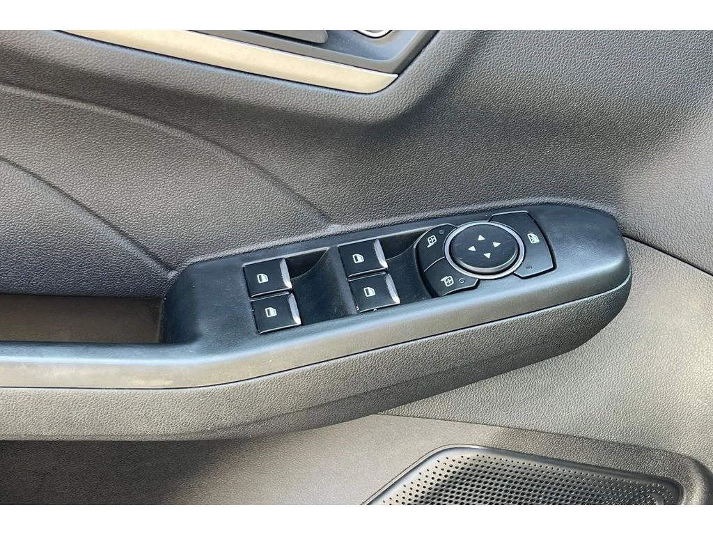 Used 2022 ICONIC SILVER Ford SE image 13