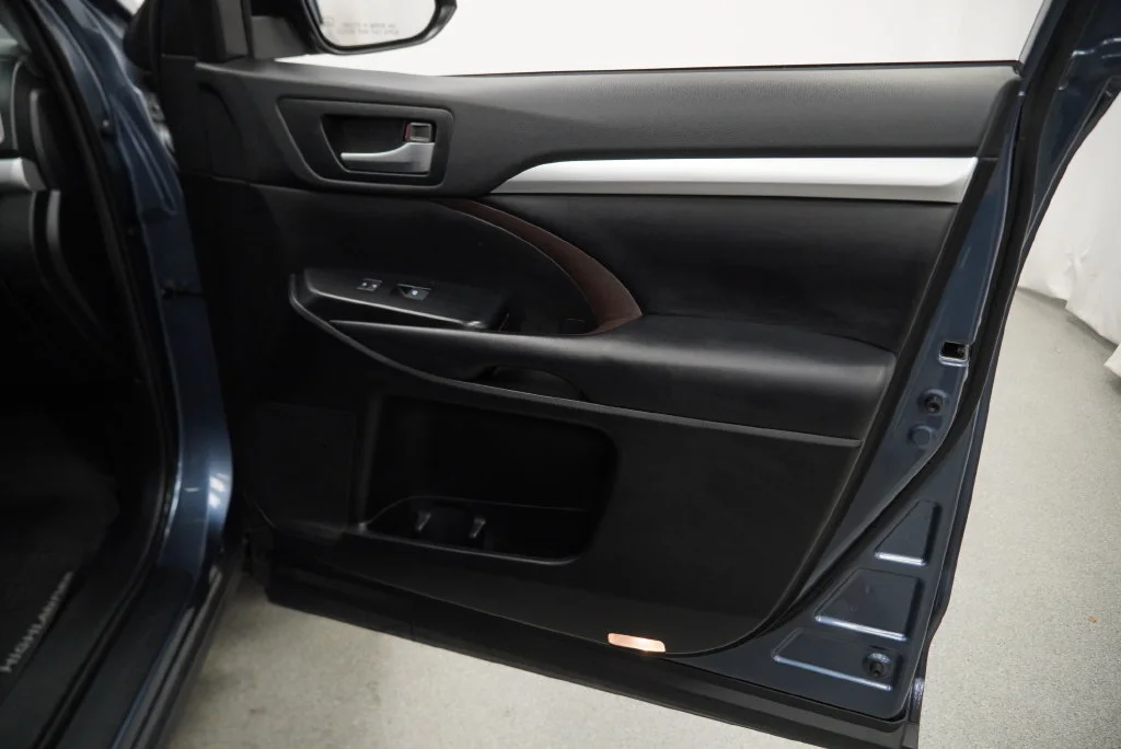 Used 2019 Blue Toyota XLE image 40