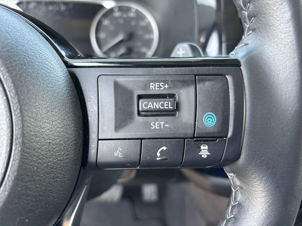Used 2024 Red Nissan SL image 31