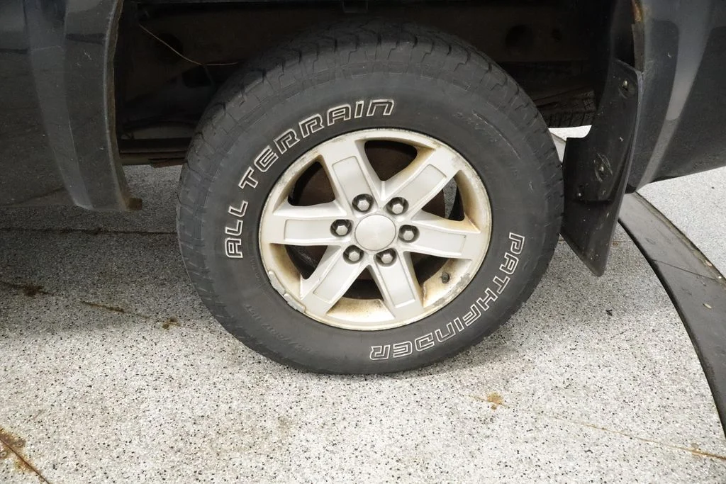 Used 2011 Black GMC SLE image 13