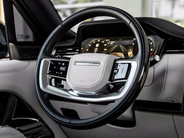 Used 2025 Fuji White Land Rover SE image 19