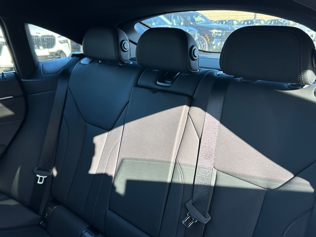 New 2026 Skyscraper Grey Metallic BMW eDrive40 image 32
