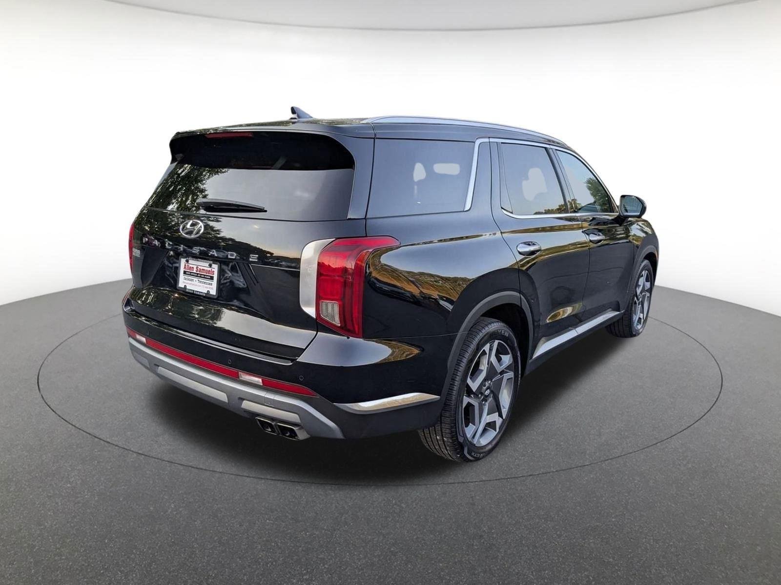 Certified Used 2023 Abyss Black Pearl Hyundai Limited image 4