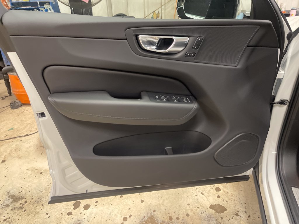Used 2025 Crystal White Volvo T8 Plus image 15