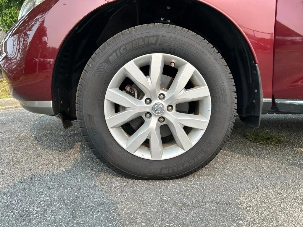 Used 2011 Red Nissan SL image 11