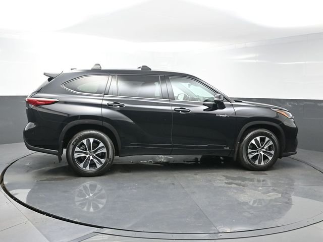 Used 2021 Black Toyota XLE image 8