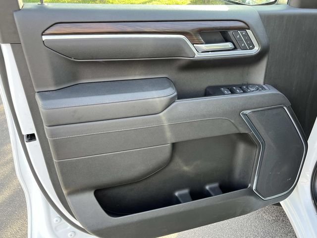 Used 2025 White GMC SLT image 23