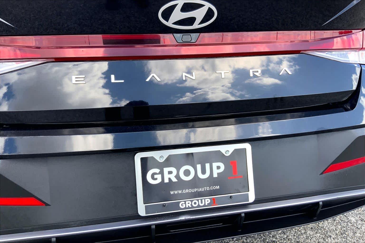 Used 2024 Abyss Black Hyundai SEL image 10