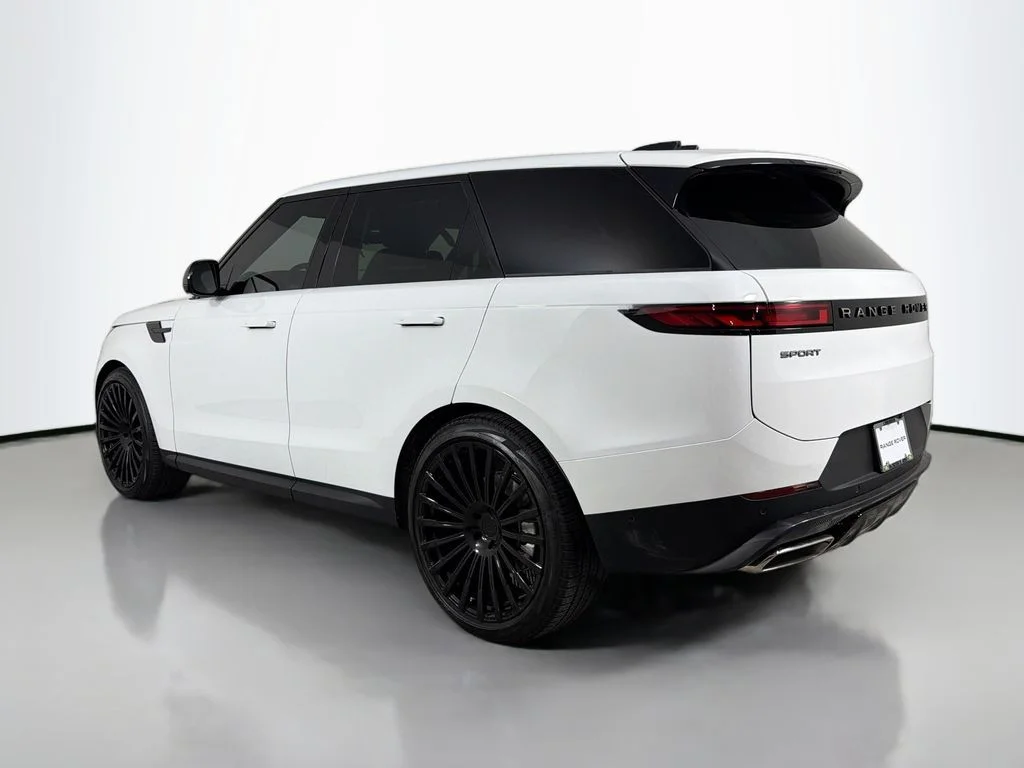 New 2026 Fuji White Land Rover SE image 7