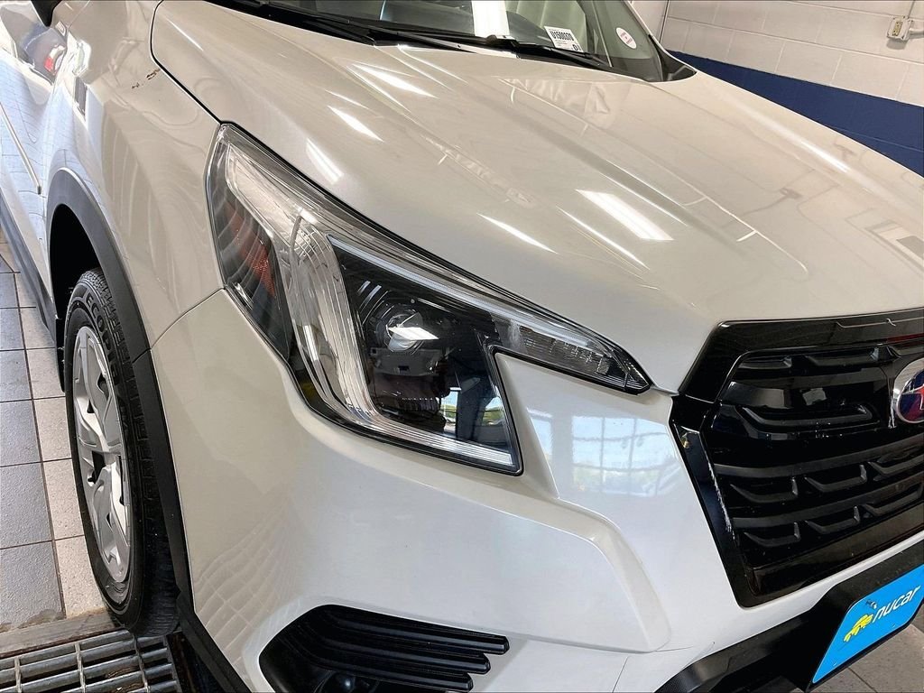 Used 2023 White Subaru Base image 31