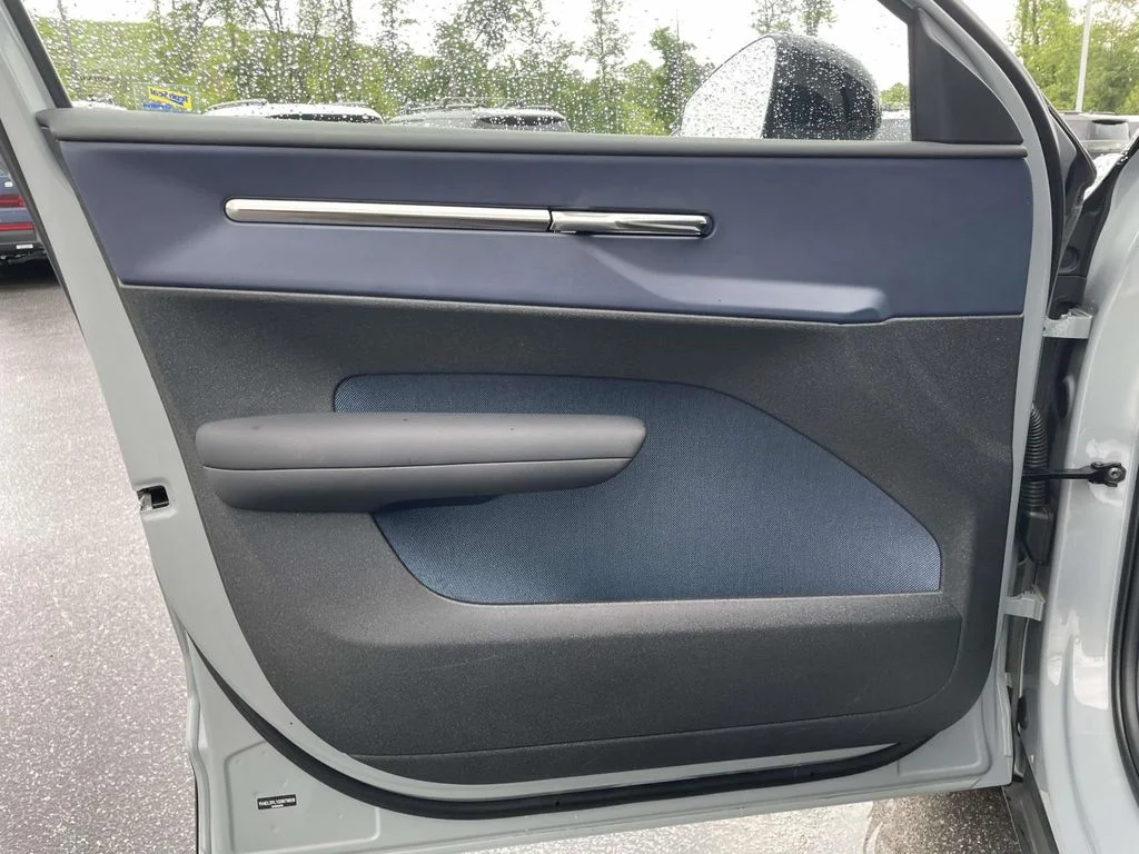 2025 Volvo EX30 Ultra - Photo 5