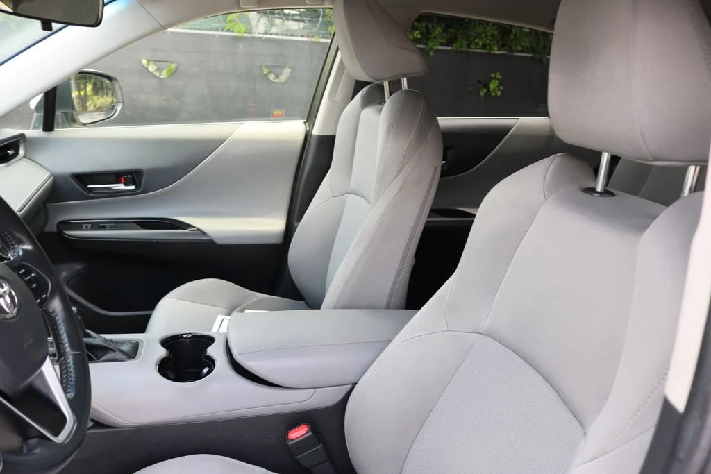 Used 2021 White Toyota LE image 11
