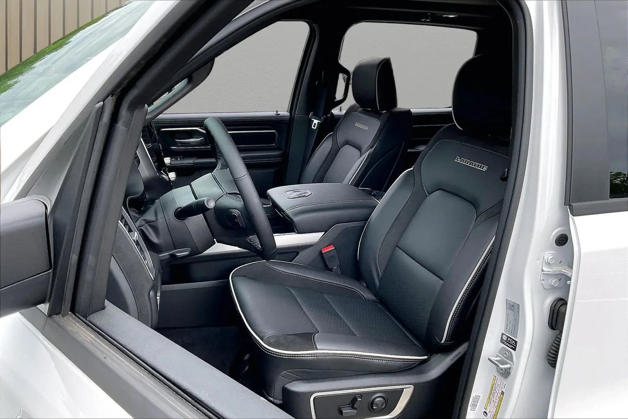 New 2026 Ivory White Tri-Coat Pearl-Coat Exterior Paint RAM Laramie image 20