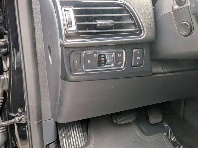 Used 2023 Black Lincoln Reserve image 15