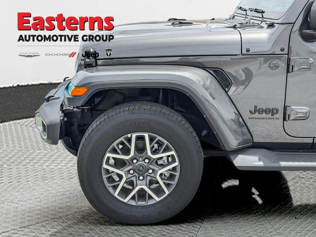 New 2025 Granite Crystal Metallic Clear-Coat Exterior Paint Jeep Sahara image 9
