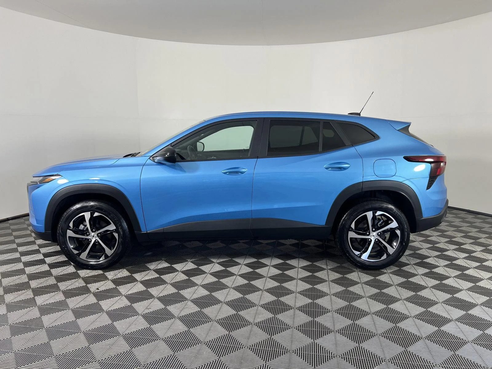 Used 2025 Marina Blue Metallic Chevrolet 1RS image 26