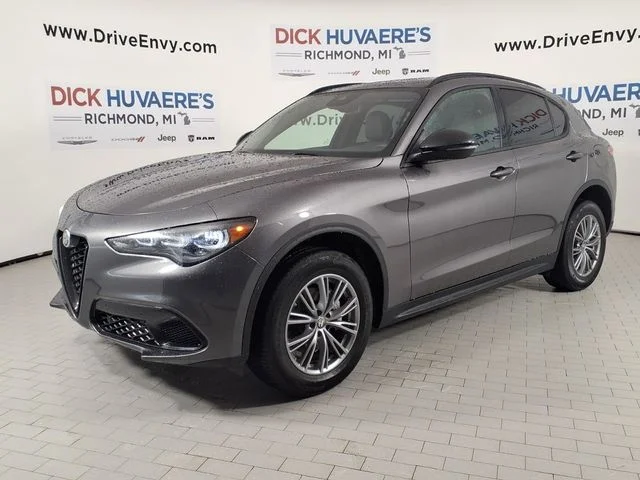 2024 Alfa Romeo Stelvio Sprint AWD's photo