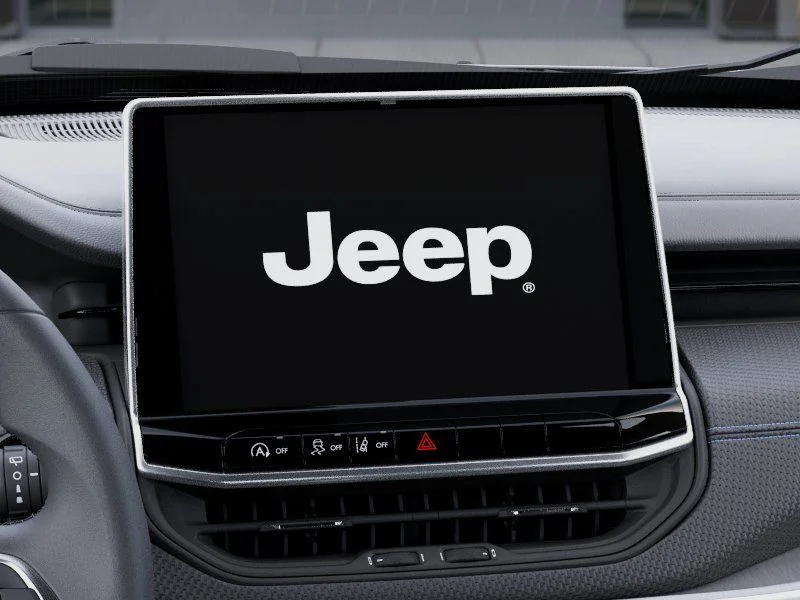 New 2026 Bright White Clearcoat Jeep Latitude image 19