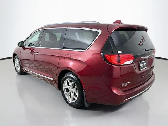 Used 2017 Red Chrysler Limited image 5