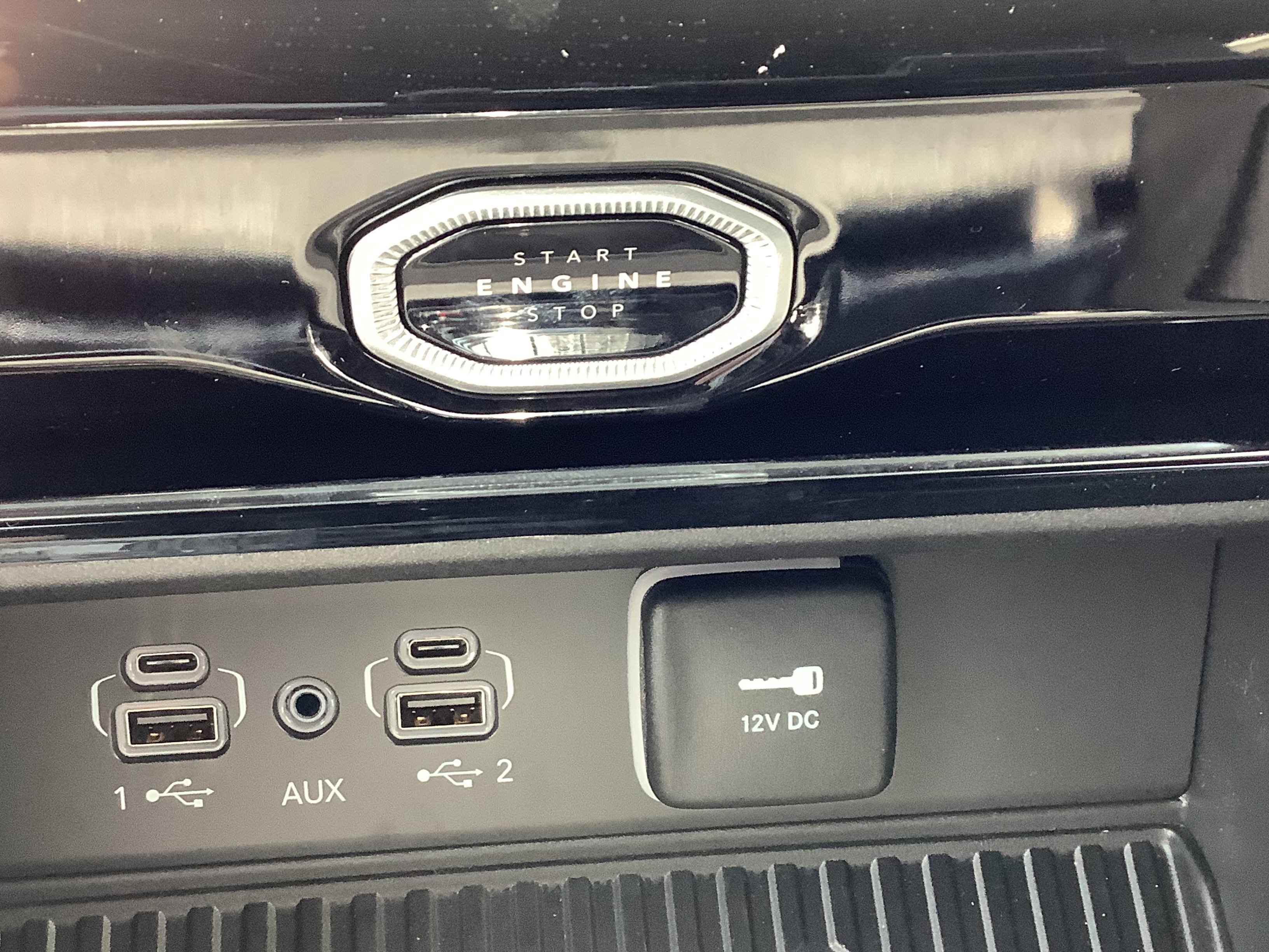 New 2026 Silver Zynith Exterior Paint Jeep Altitude image 17