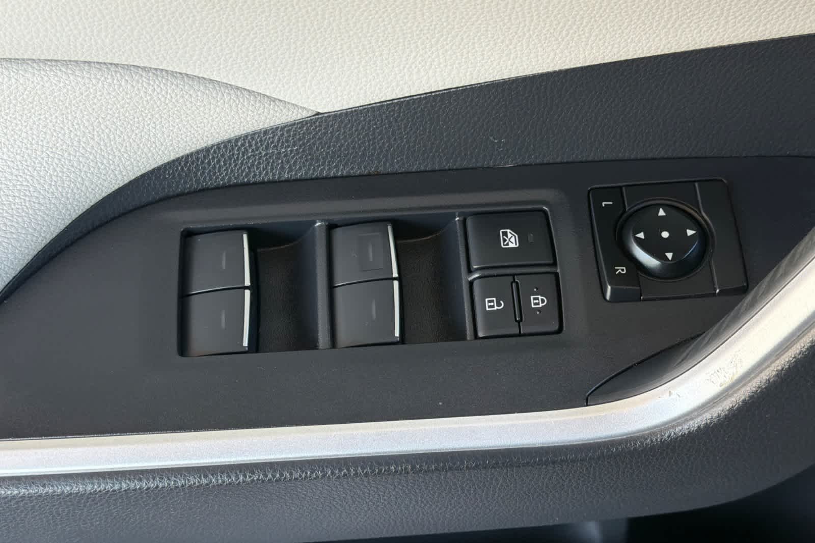 Used 2023 Silver Sky Metallic Toyota XLE Premium image 13