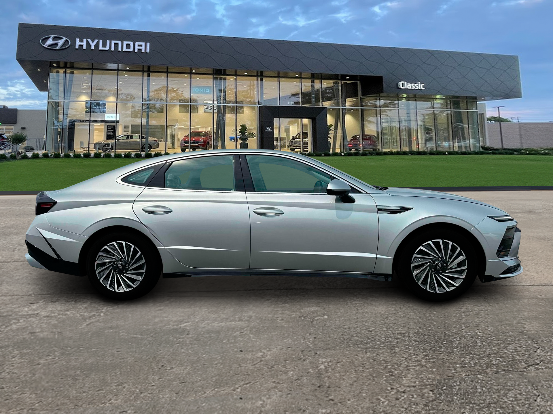 Used 2025 Aero Silver Metallic Hyundai SEL image 9
