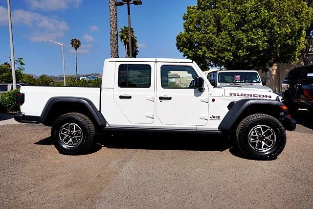 New 2026 Bright White Clear-Coat Exterior Paint Jeep Rubicon image 7