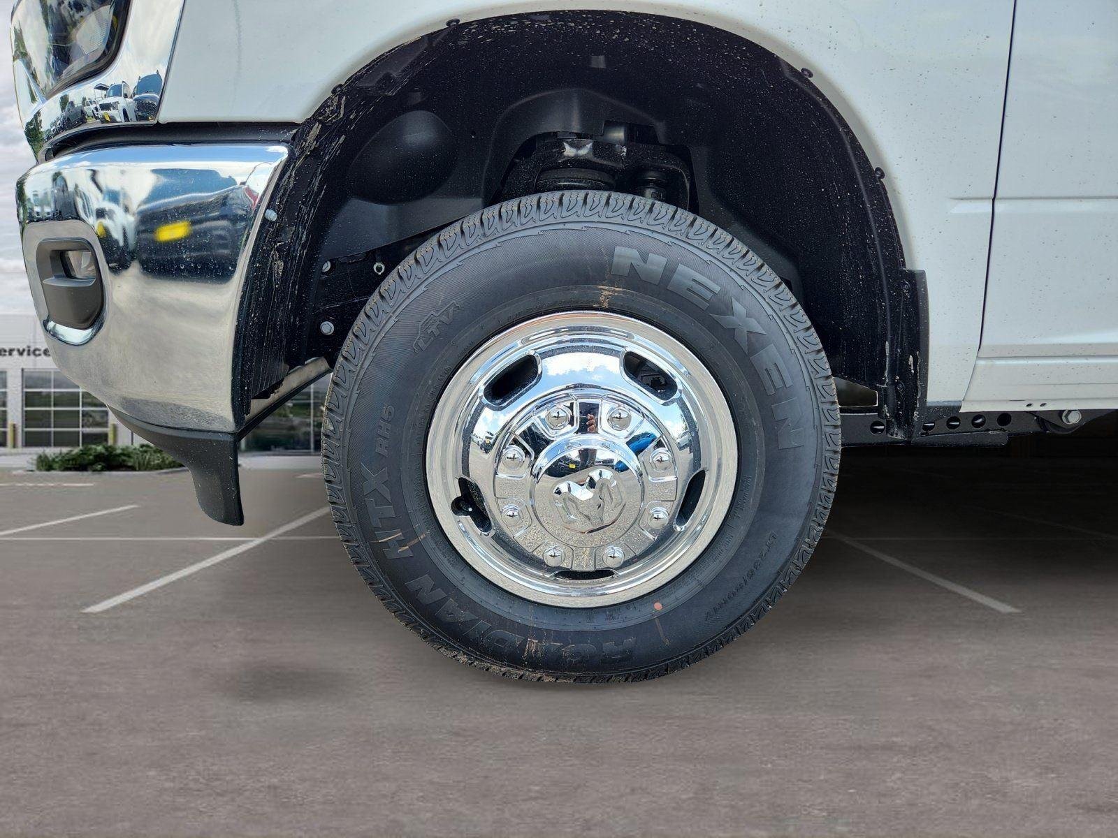 New 2026 Bright White Clear-Coat Exterior Paint RAM Tradesman image 10