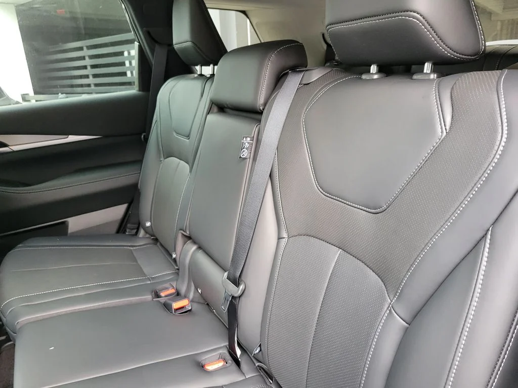 New 2027 HARBOR GRAY INFINITI Luxe FWD image 6
