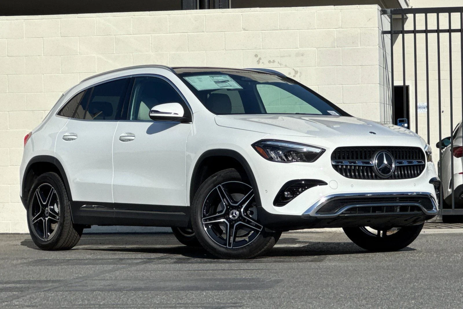 New 2026 Polar White Mercedes-Benz GLA 250 image 2