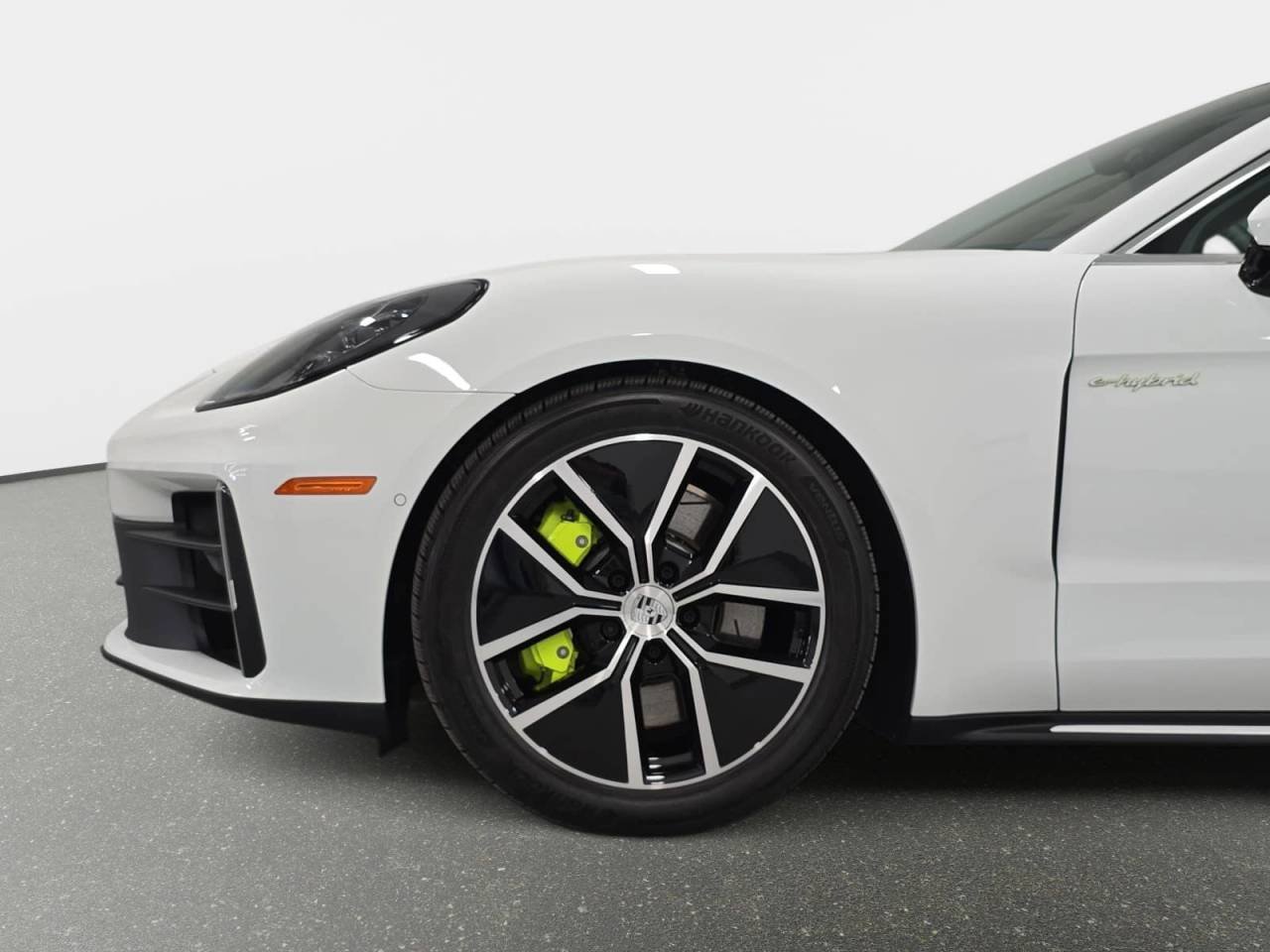 2026 Porsche Panamera 4 E-Hybrid - Photo 10