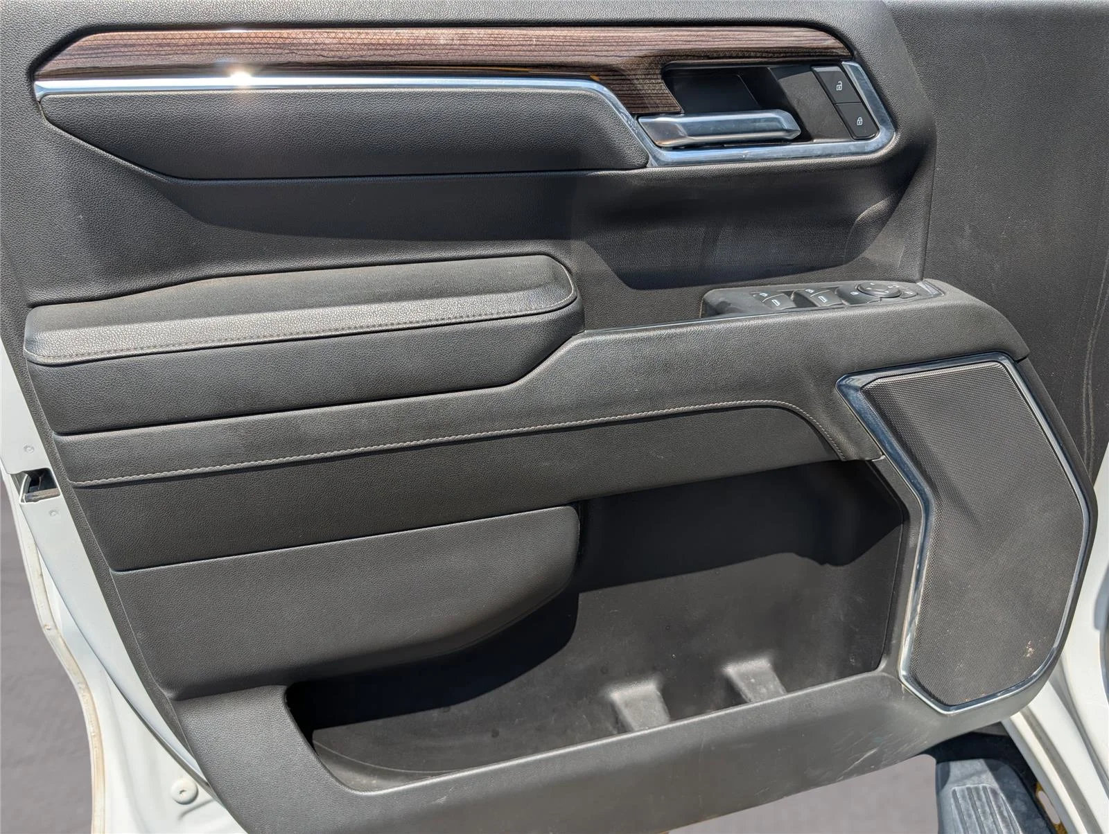 Used 2024 Summit White Chevrolet LT Trail Boss image 15