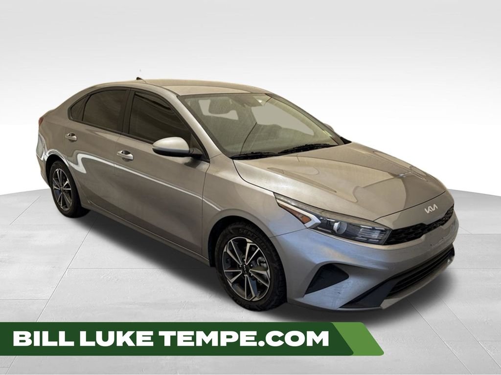 2023 Kia Forte LXS AT's photo