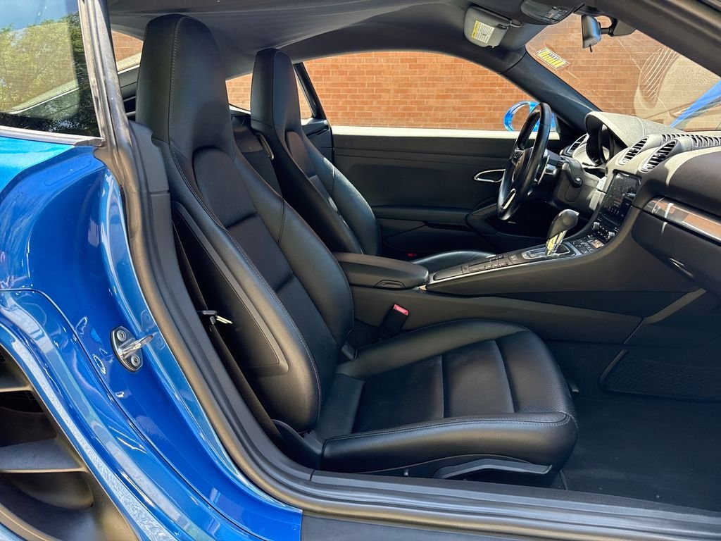 Used 2017  Porsche Base image 21