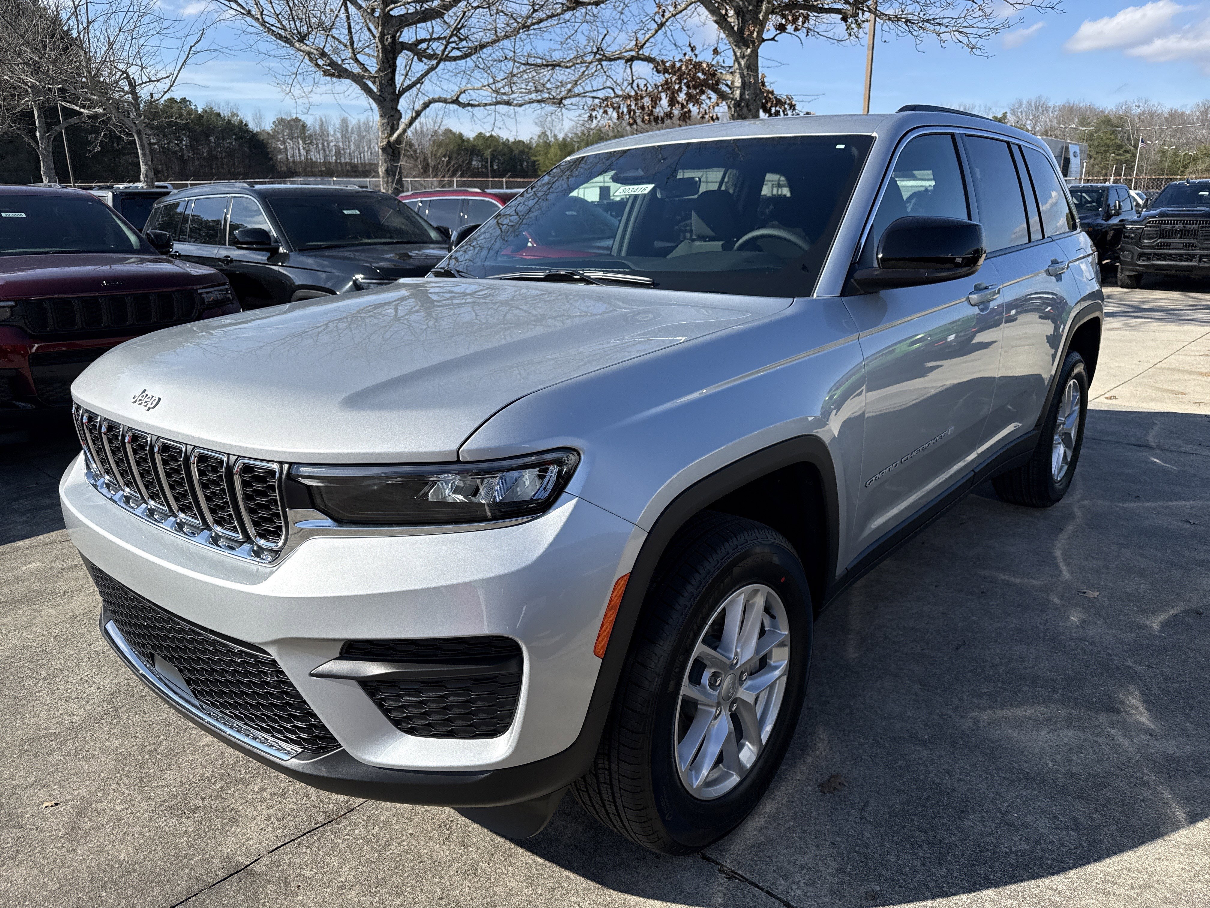 New 2025 Silver Zynith Jeep Laredo image 3
