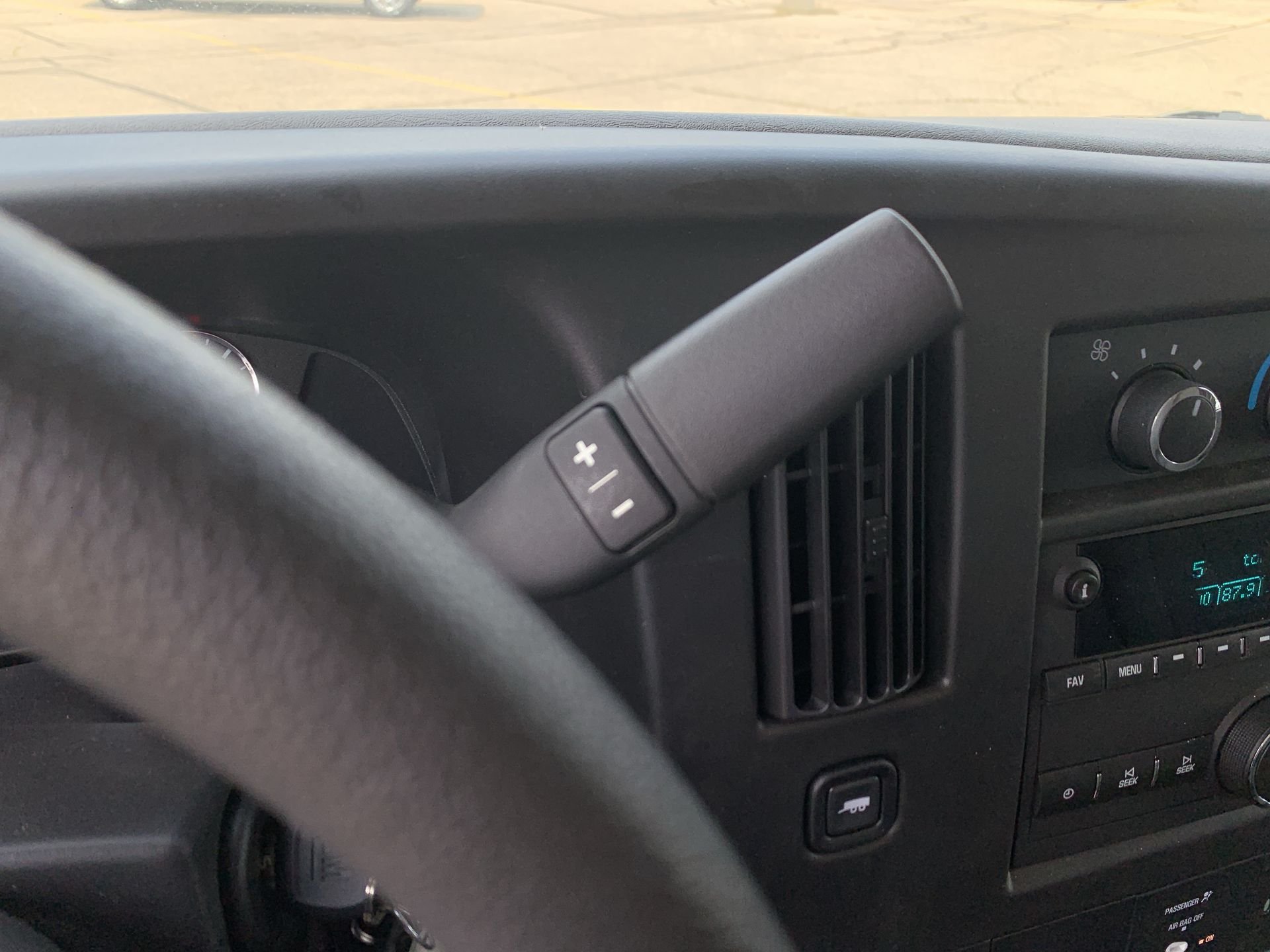 New 2024 Summit White GMC 2WT image 17