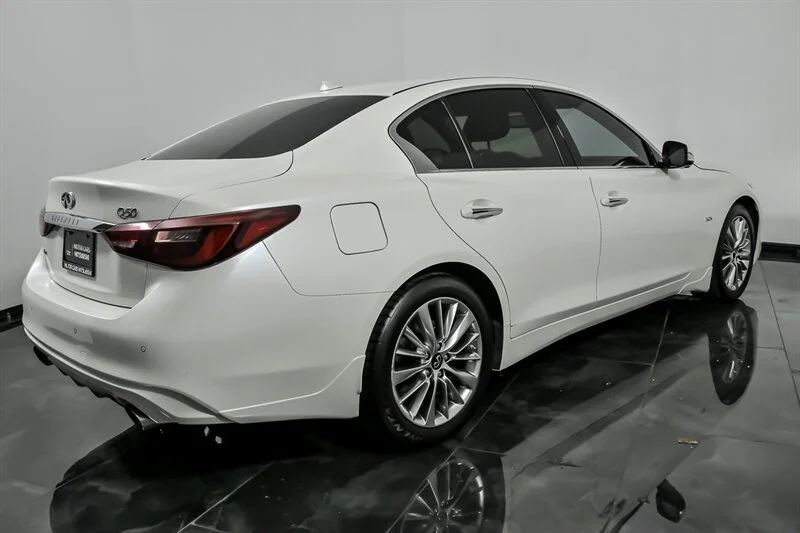 Used 2020 Majestic White INFINITI 3.0T Luxe image 10