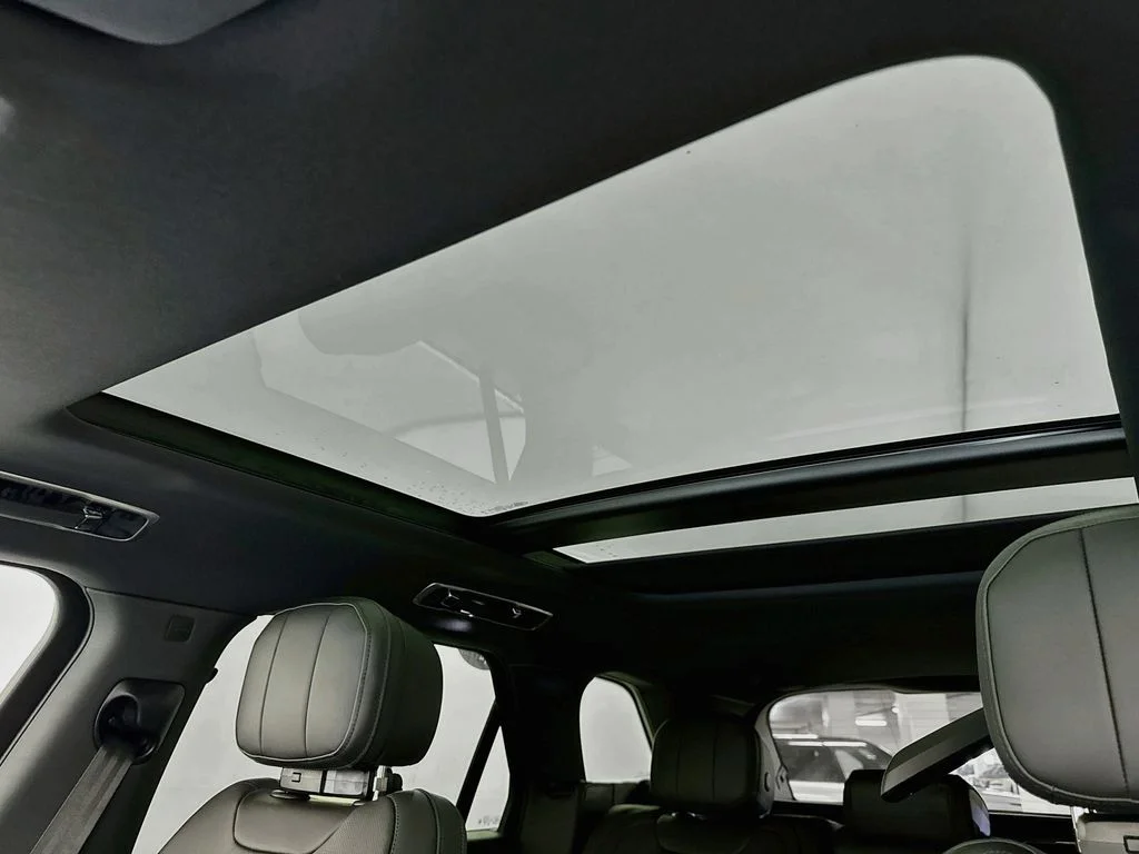 New 2026 Fuji White Land Rover Dynamic SE image 22