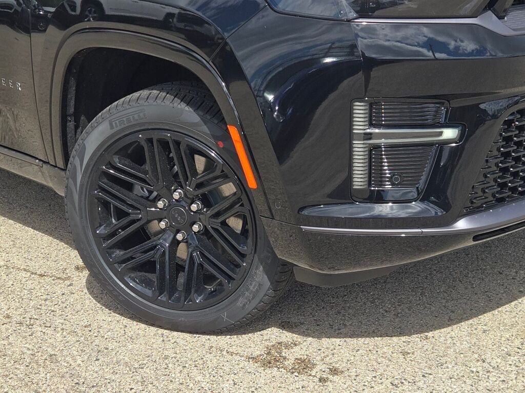 New 2026 High Gloss Black Exterior Paint Jeep Limited Reserve image 5