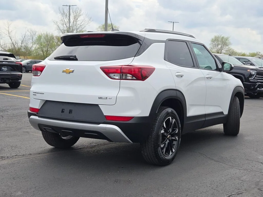 Used 2023 White Chevrolet LT image 11