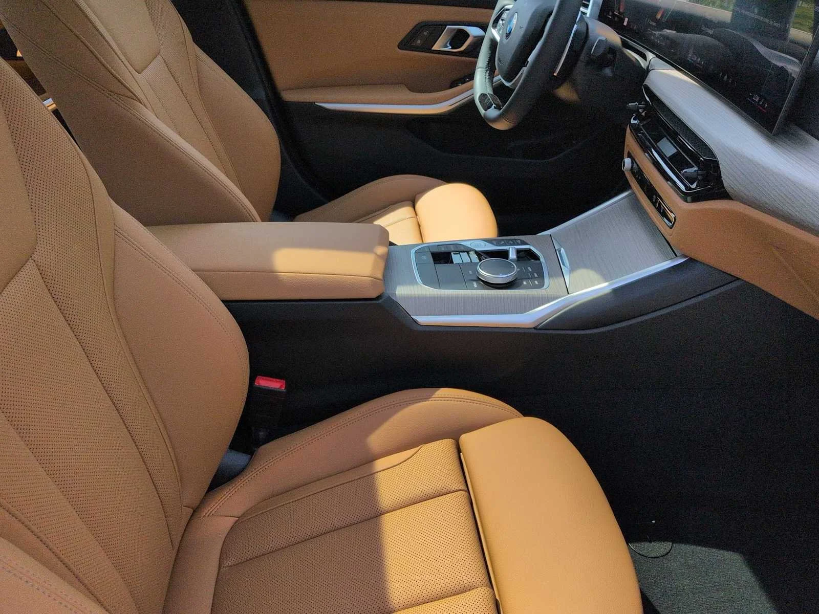 New 2025 Tanzanite Blue II Metallic BMW 330i xDrive image 23