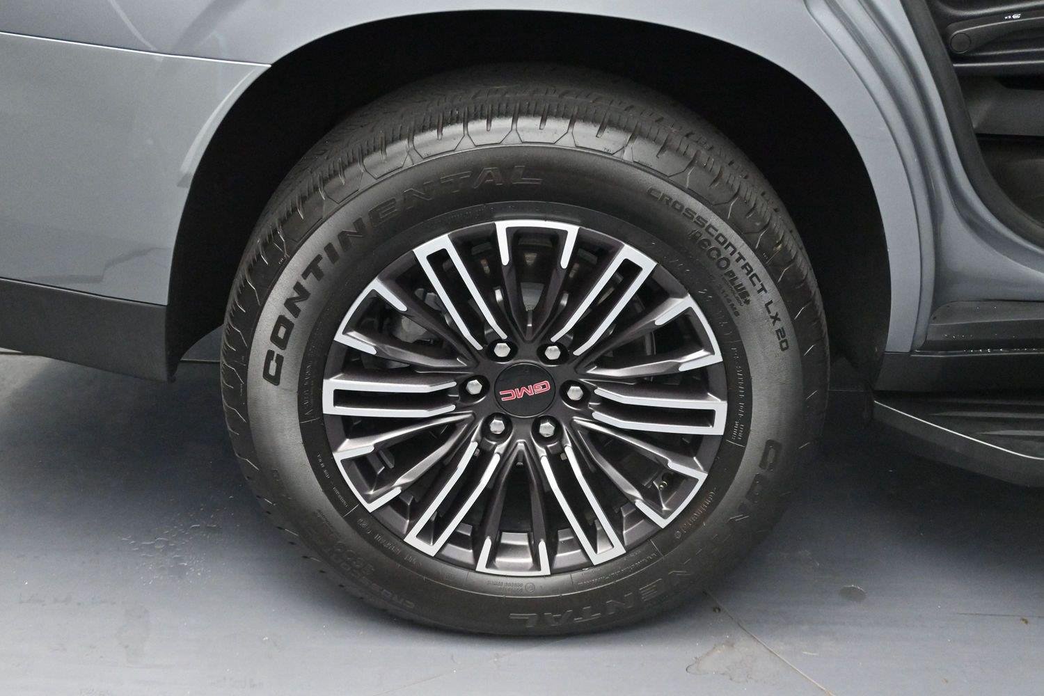 Used 2025 Sterling Metallic GMC Elevation image 34