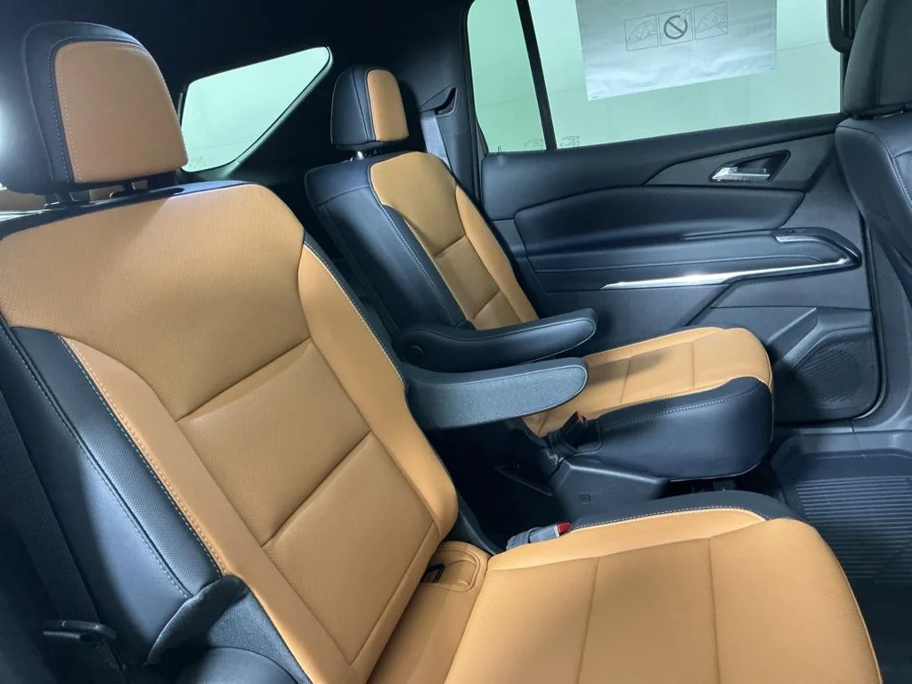 New 2027 White Chevrolet Z71 image 15