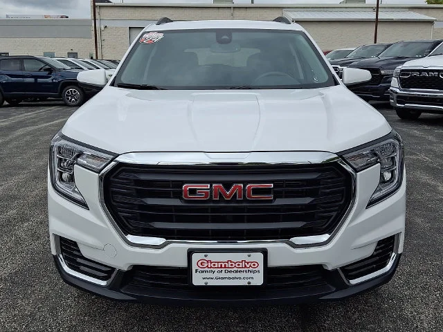 Used 2024 White GMC SLE image 2