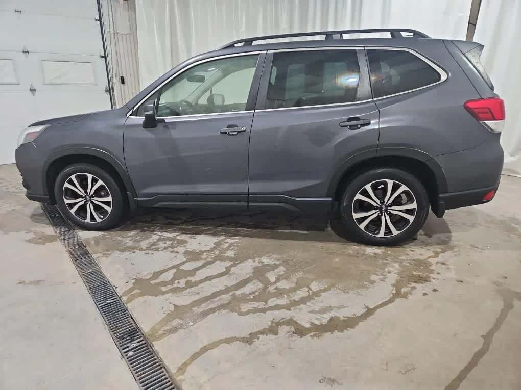 Used 2023 Magnetite Gray Metallic Subaru Limited image 4