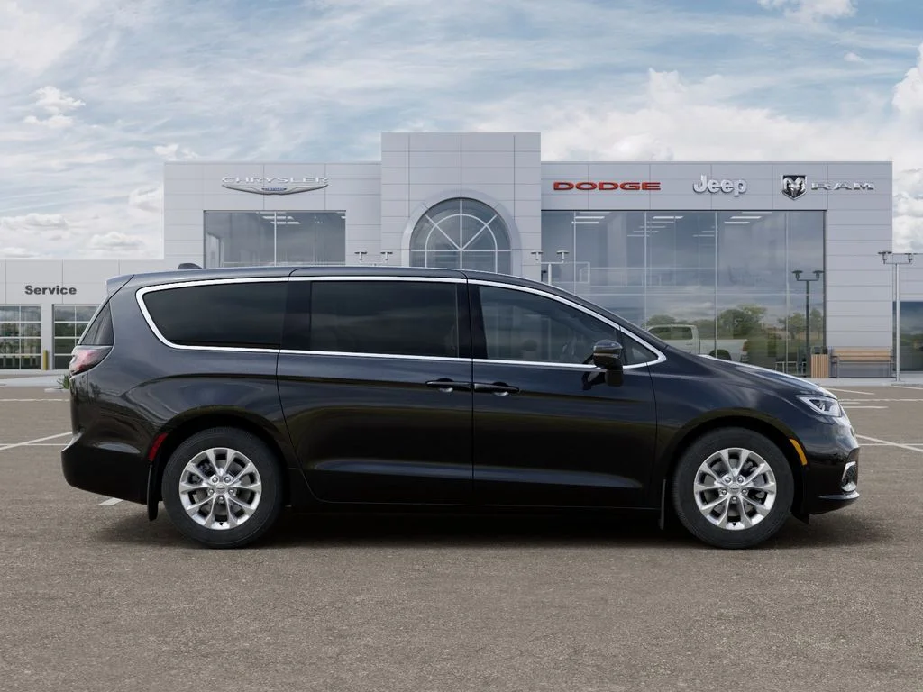 New 2026 Diamond Black Crystal Pearl-Coat Exterior Paint Chrysler Select image 22